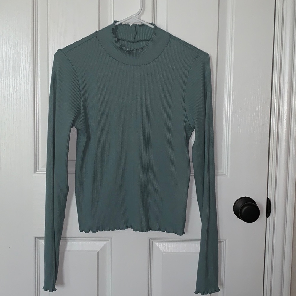 American Eagle cropped long sleeve shirt